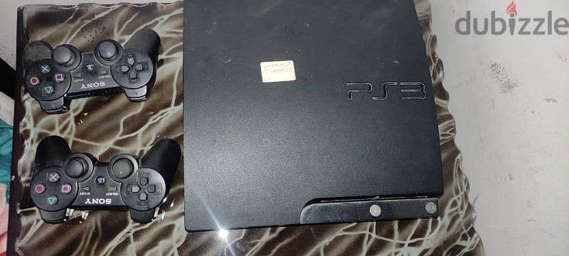 playstation 3 hard 500 Gb.  عليه العاب كتير بدراعين 2