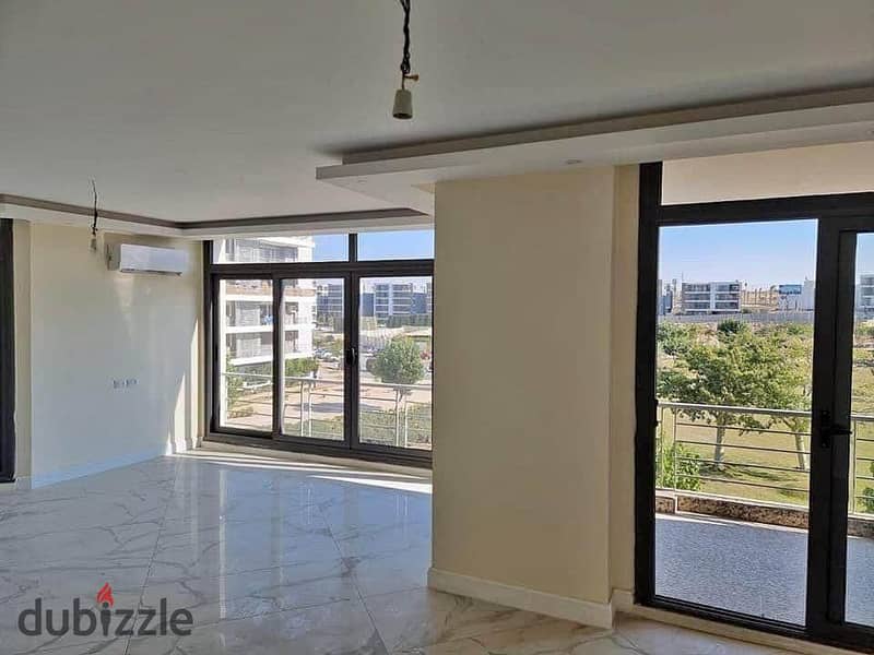 Apartment for sale in Taj City Compound, New Cairo, in front of Gate 2 of Cairo Airport, with a cash discount (money available for immediate payment). 0