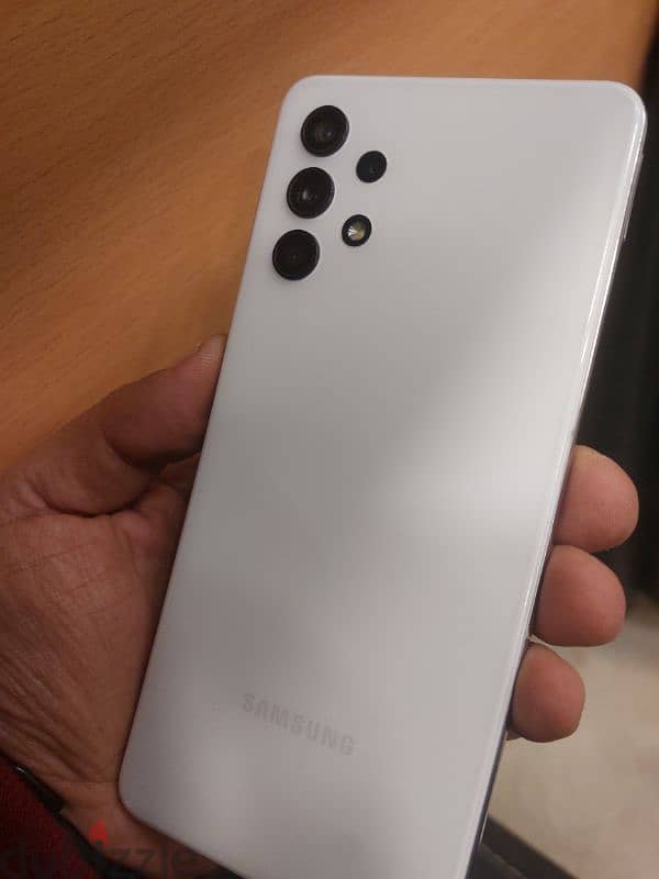 samsung A32 4g ١٢٨ جيجا فيه خرابيش بسيطه على الشاشة مش متغير فيه حاجه 1