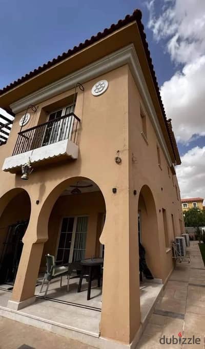 Townhouse villa ready for immediate viewing directly on 90th Street in Hyde Park, Fifth Settlement, with a fantastic view of Central Park new cairo