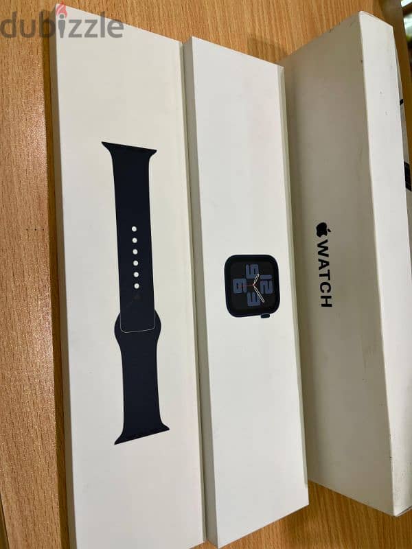 apple watch SE 40m جديده لون اسود 0