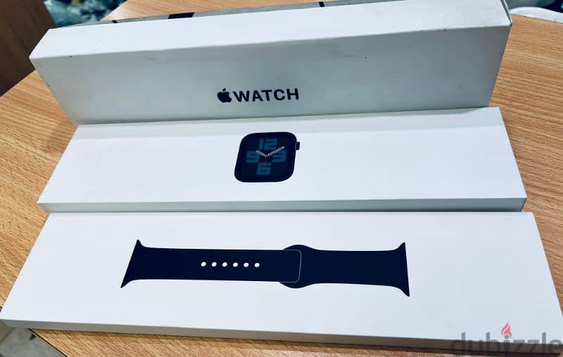 apple watch SE 40m جديده لون اسود 1