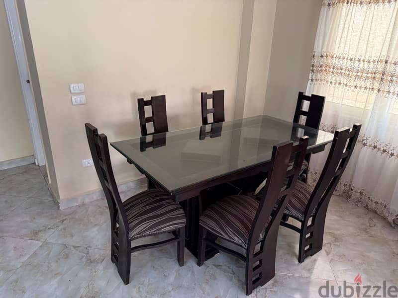 Dining Table with 6 chairs 0