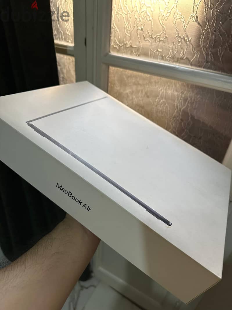 MacBook Air 15 Inch 256G  مشحون 9 مرات جديد تمام 0