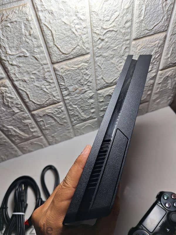 PS4 slim 4