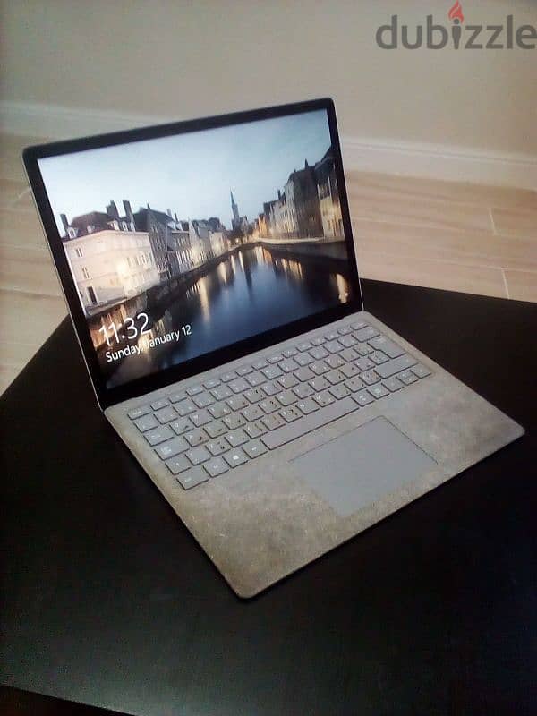 microsoft surface laptop 1 4 Giga ram 128 giga hard 4