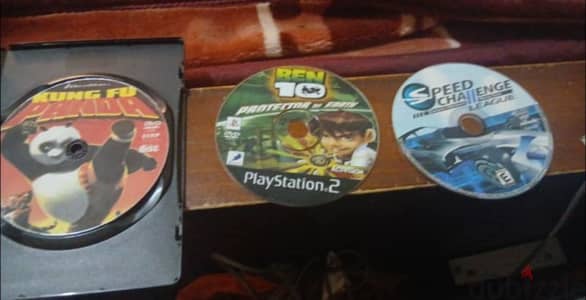 للبيع تلت اسطوانات ps2