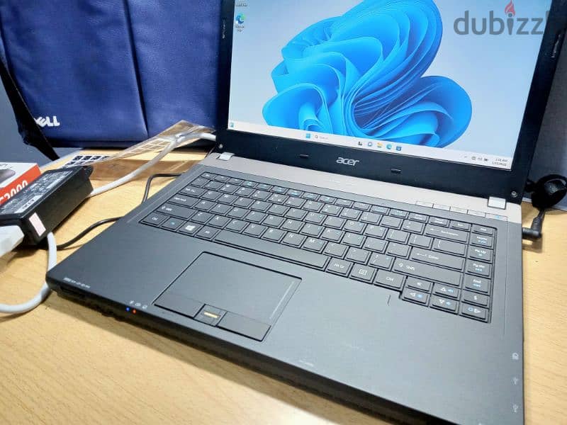 Acer laptop جايبه من المانيا رامات ١٦ وفيه هاردين 4