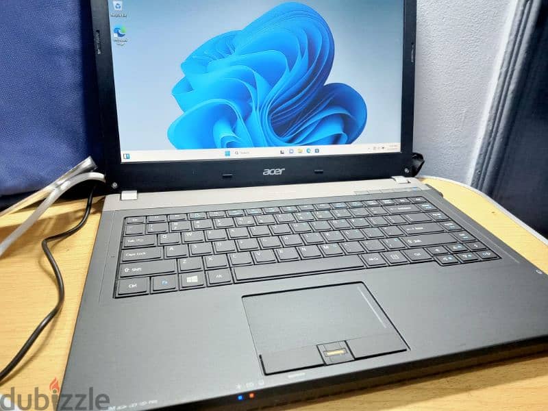 Acer laptop جايبه من المانيا رامات ١٦ وفيه هاردين 6