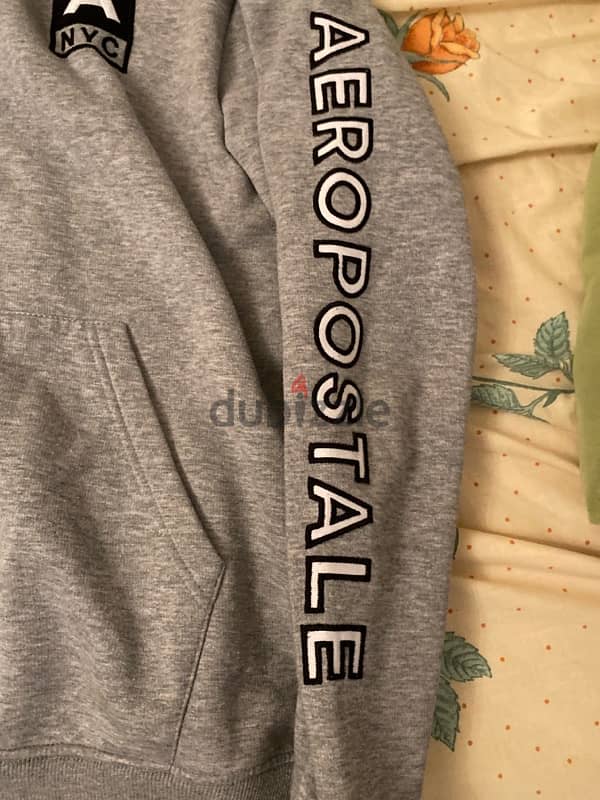 grey sweatshirt 3