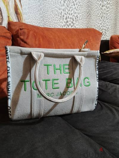 شنطة tote bag اسود وابيض جديدة متلبستش ولا مرة