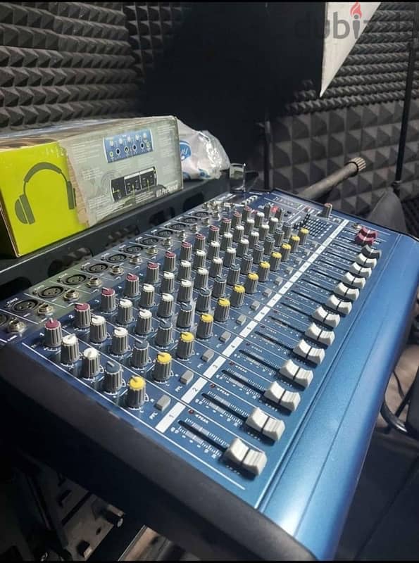 Mixer and Speakers ميكسر و سماعات 1