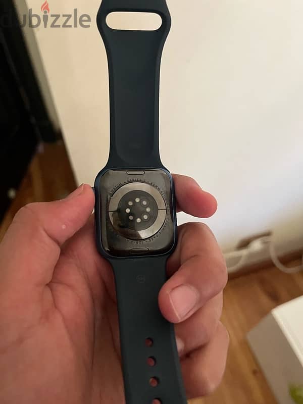 Apple watch series 7 (used -very good condition) 6