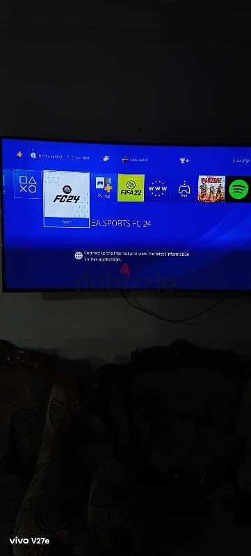 ps4 500gb +two controllers 2