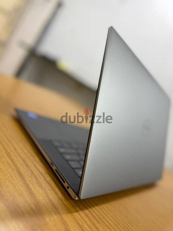 DELL precision 5560 2