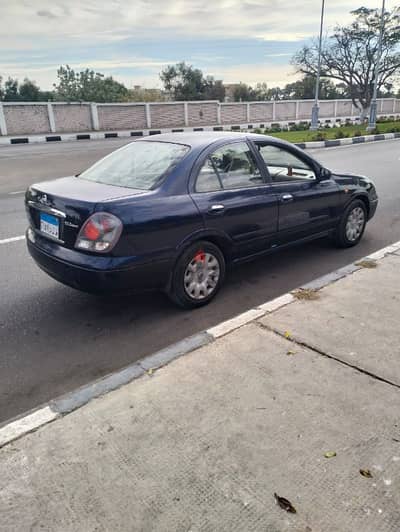 Nissan Sunny 2010