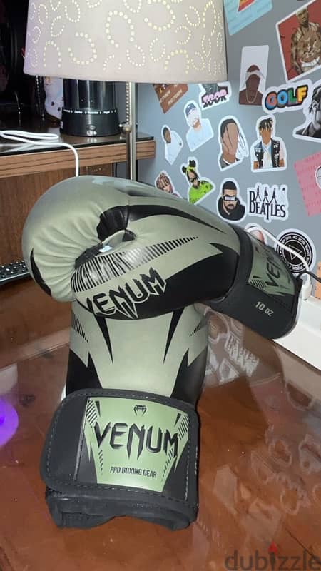 VENUM AUTHENTIC BOXING ELITE GLOVES 10OZ BRAND NEW 0