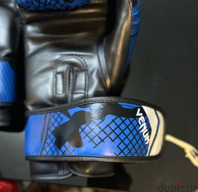 gloves venom