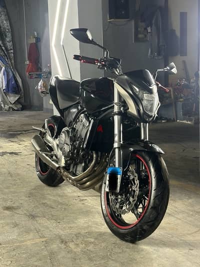 HONDA HORNAT 600