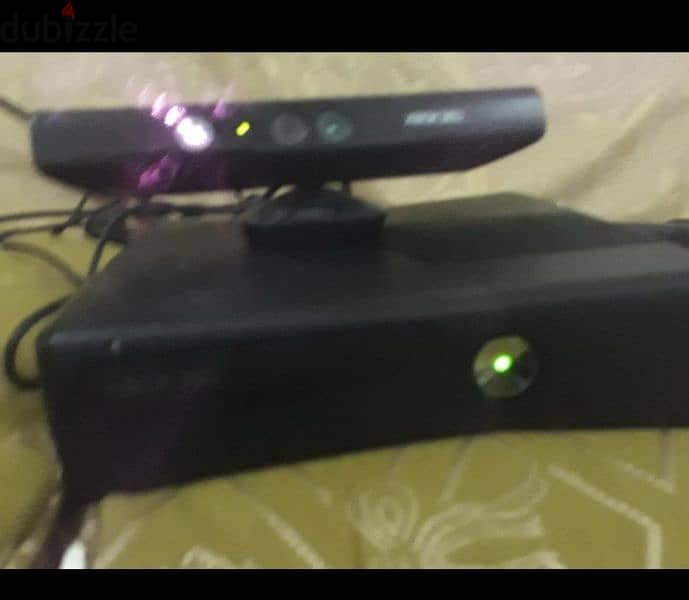 xbox 360 kinnect بحالة ممتازه معاه ١٣ لعبه 1