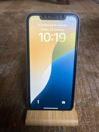 I phone XR 128 white