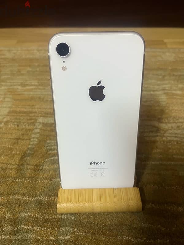 I phone XR 128 white 2