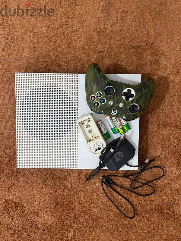 Xbox one s+قطعه جيم سير+شاحن 4 بطاريات 2