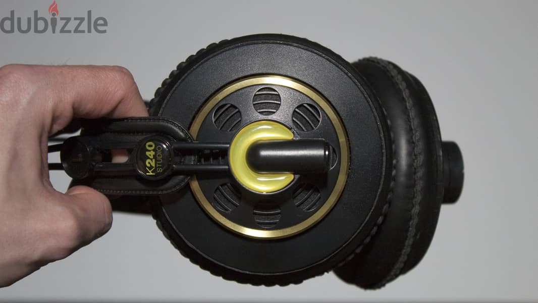 akg k240 البيع بأقل من نصف الثمن لسرعة البيع - السماعة الاحترافية 1