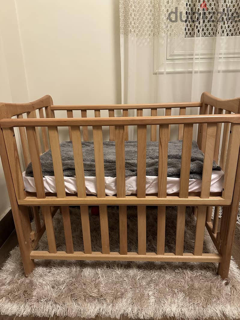 Mastela bouncer and Dahab wooden bed. سرير خشب و مستيلا بونسر 2