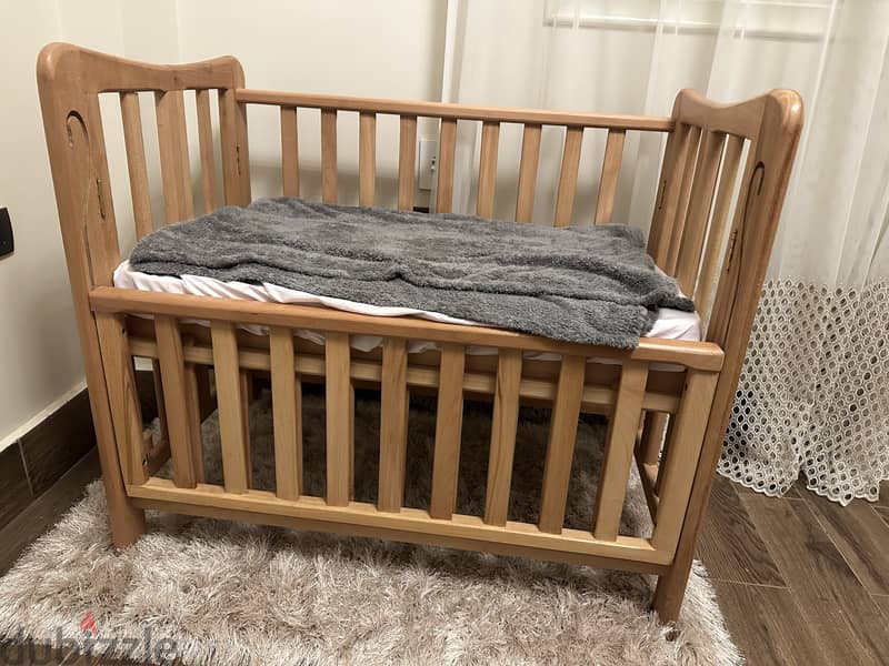 Mastela bouncer and Dahab wooden bed. سرير خشب و مستيلا بونسر 3