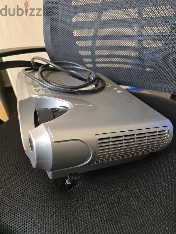 Hitachi Projector 2