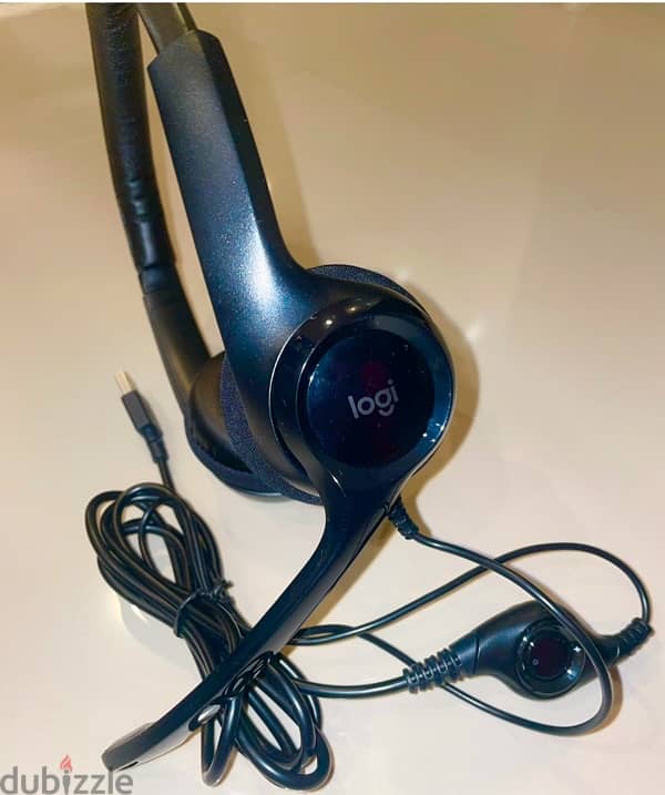 Logitech H390 USB headset 1