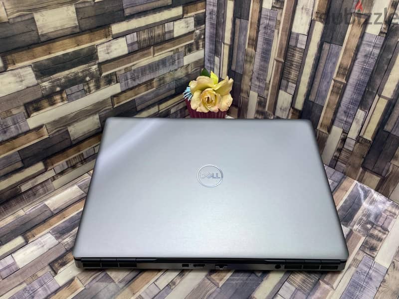 Model : Dell Precision 7560 4