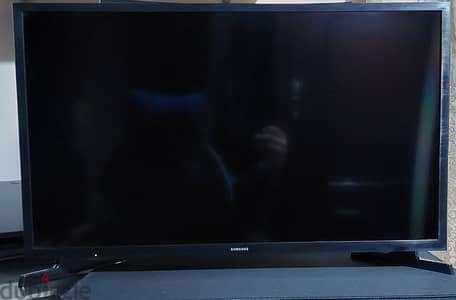 Samsung LED 32inch smart TV with built in receiver