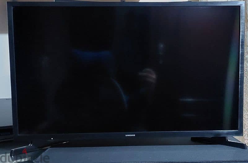 Samsung LED 32inch smart TV with built in receiver 0