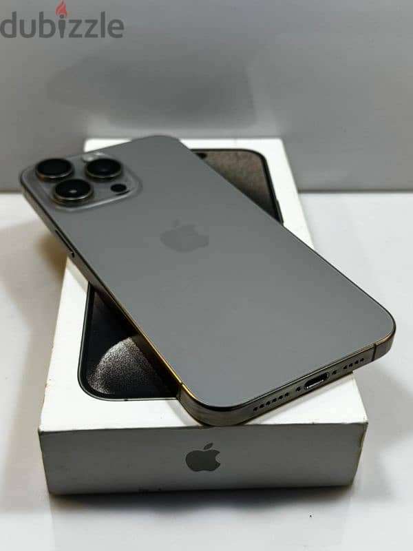 iPhone 15 Pro Max 4