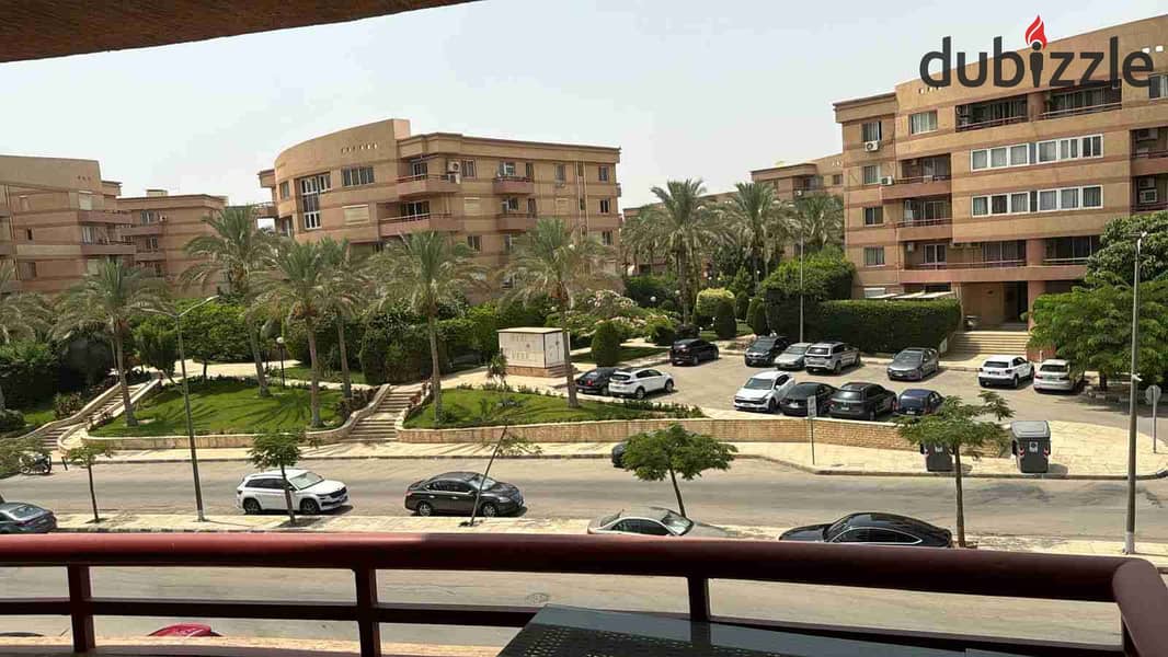 Apartment for sale in Al-Rehab City, fourth phase An area of 200 square meters with some special finishes The apartment is on the second floor of the elevator Kuna is not injured It consists of three rooms and houses Contact 0