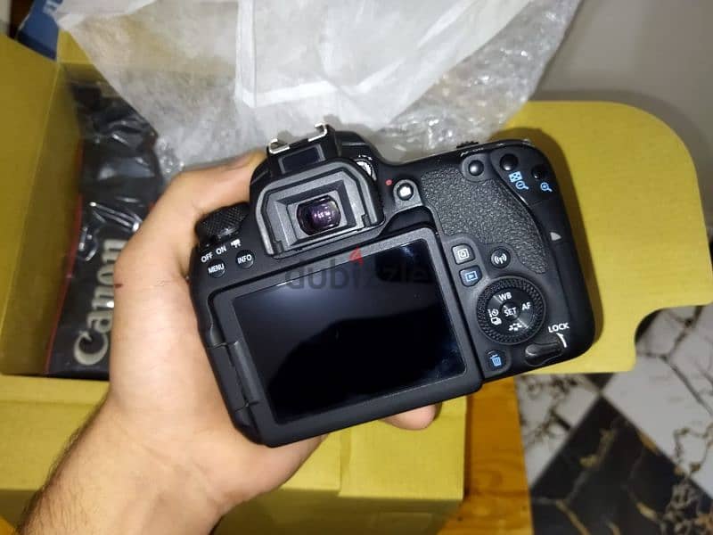 canon d77 2