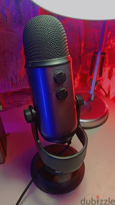 مايك Blue Yeti رمادي + ستاند + شوك ماونت هدية