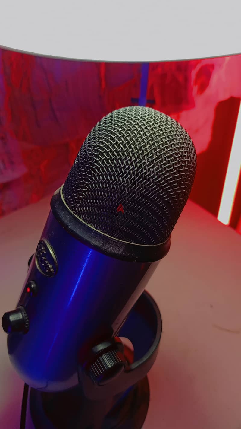 مايك Blue Yeti رمادي + ستاند + شوك ماونت هدية 2