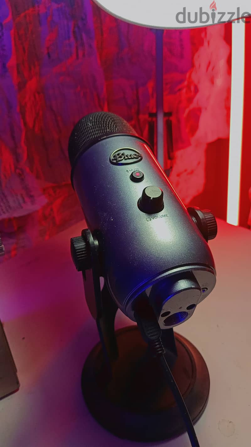 مايك Blue Yeti رمادي + ستاند + شوك ماونت هدية 3