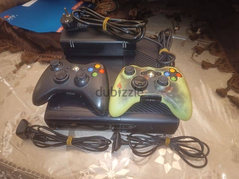 Xbox 360 e console 0