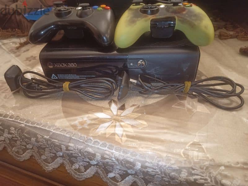 Xbox 360 e console 1