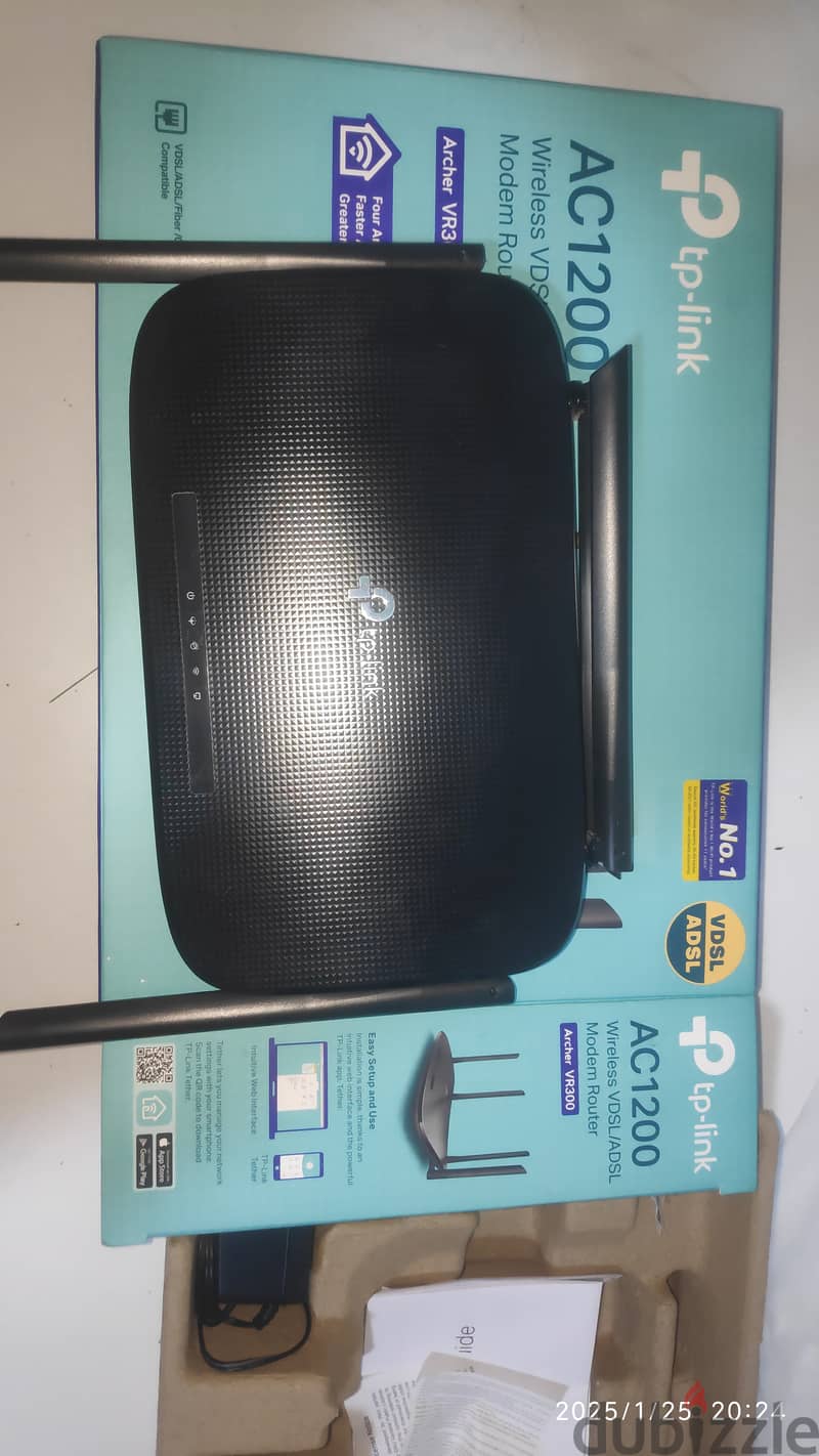 Router - tp-link ac1200 vr300 - Like a new 2