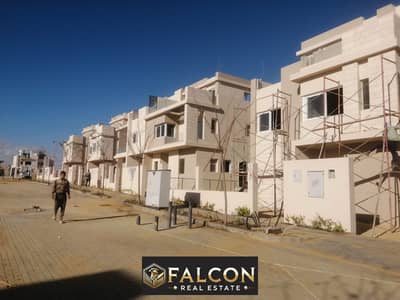 Townhouse villa for immediate delivery, steps away from Mall of Egypt, in Tawny Hyde Park Compound