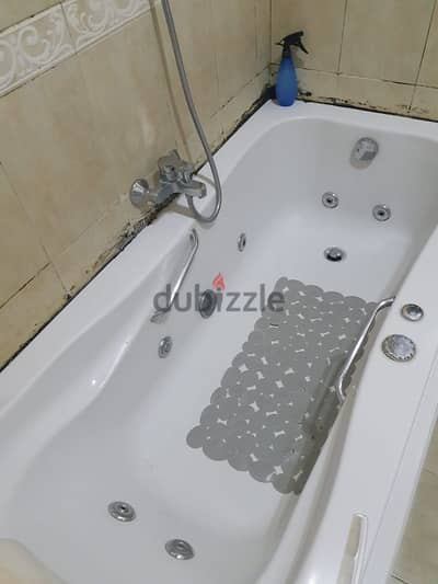 jacuzzi ideal standard , very good condition