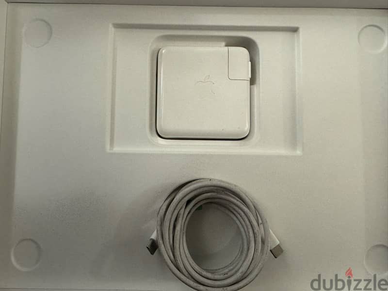 Macbook Pro- M1- 2020 - 13inch- orginal box, charger and adapter. 6