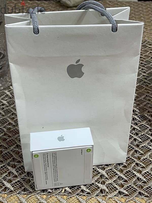 اير بود Apple 4 3