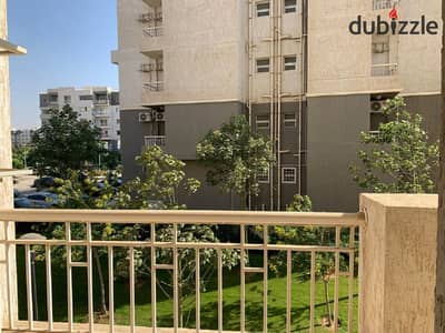 Apartment for rent, new law, first residence, 200 m, in the B10 area, garden view and sea view, 3 bedrooms, one of which is a master, and 3 bathrooms,