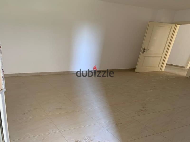 Apartment for rent, new law, first residence, 200 m, in the B10 area, garden view and sea view, 3 bedrooms, one of which is a master, and 3 bathrooms, 0